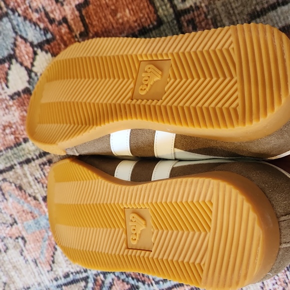 Brand New Gola Taupe Suede Sneaker SZ 6.5 - Picture 3 of 3